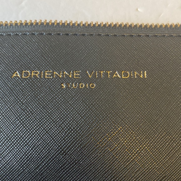 VGUC. Adrienne Vittadini black wristlet. - Picture 8 of 8